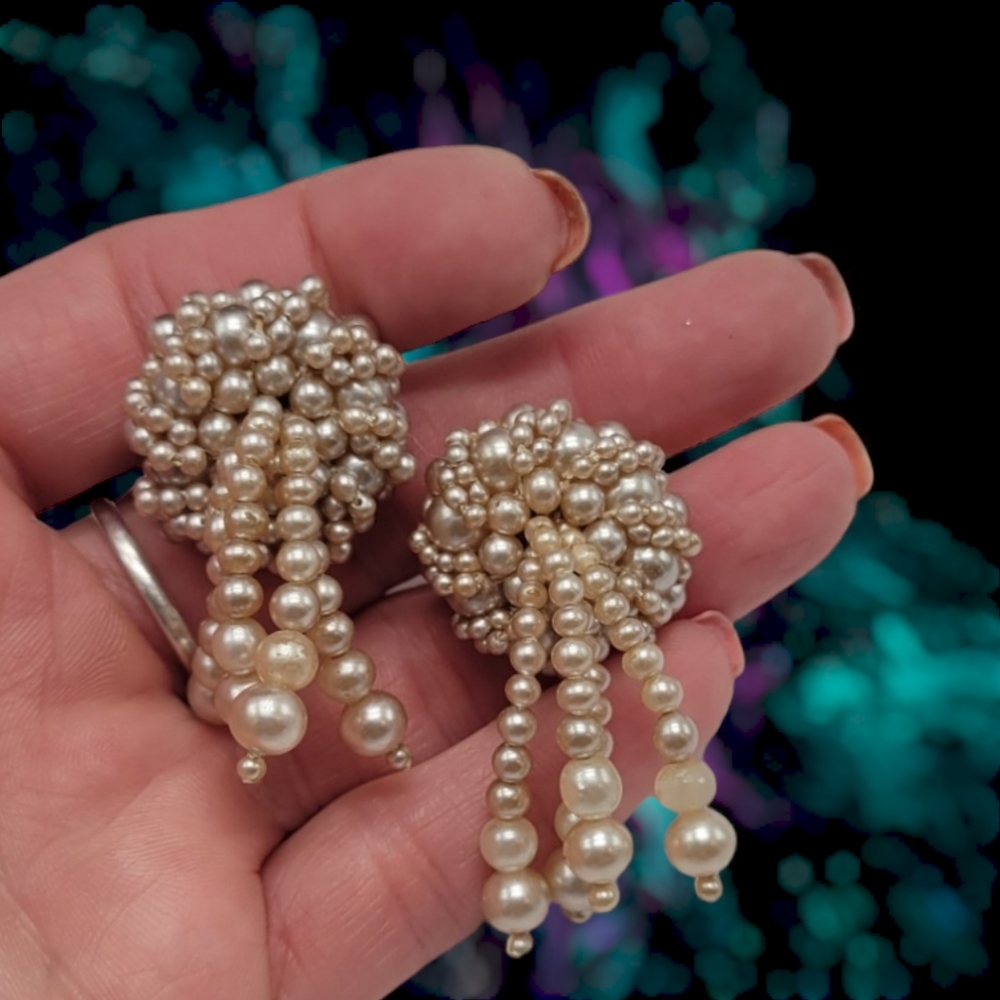 Vintage 1950s Japan Faux Pearl Fountain Clip-On Earrings
